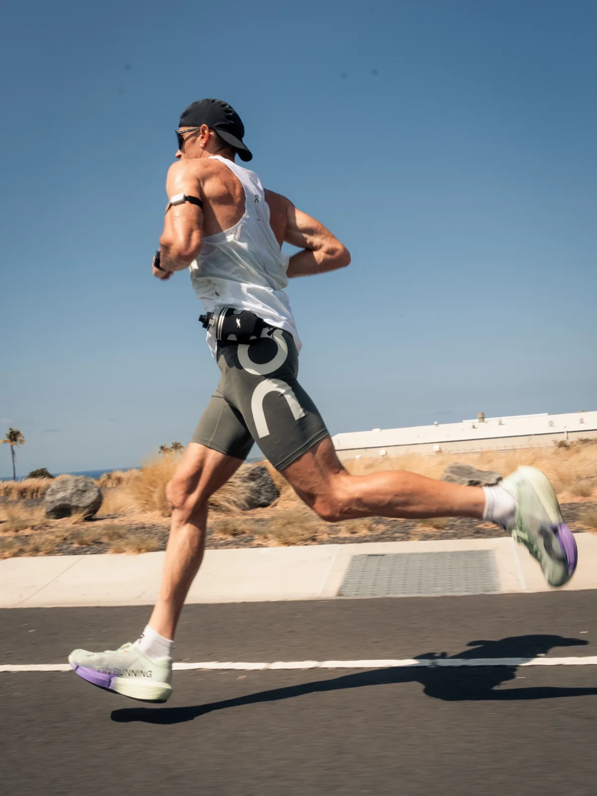 Matt Hanson running in Kona with an hDrop sweat sensor on his upper arm